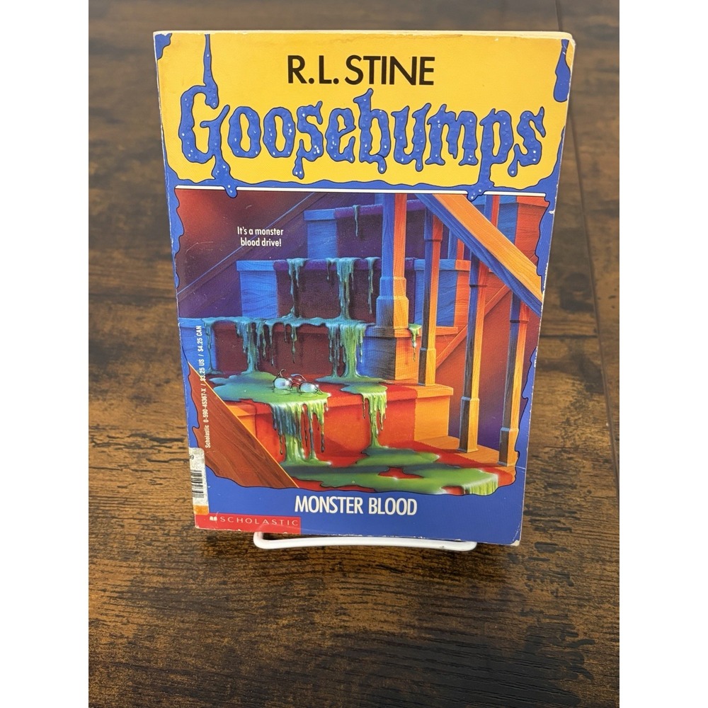 Monster Blood (Goosebumps, No 3) by R. L. Stine Paperback Apple First Print 1992